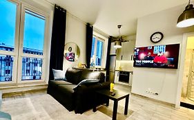 Super Forum 2 Metro Fast Wifi Netflix, Hbo, Appletv